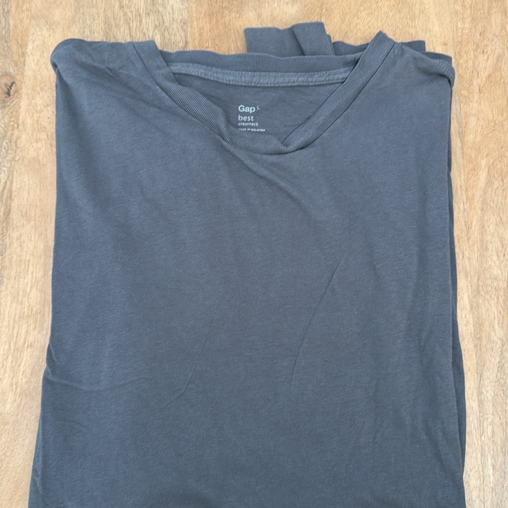 Men’s Gap BEST long sleeve tee.